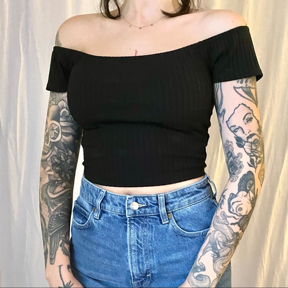 ROMWE Tops - Off Shoulder Crop Top